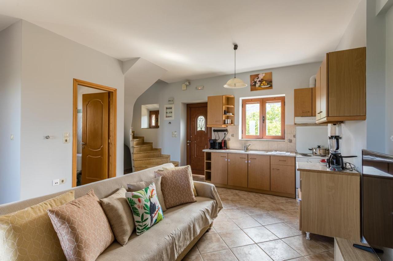 Chioureas Apartments Levktron Екстер'єр фото