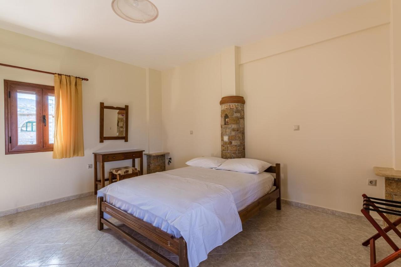 Chioureas Apartments Levktron Екстер'єр фото